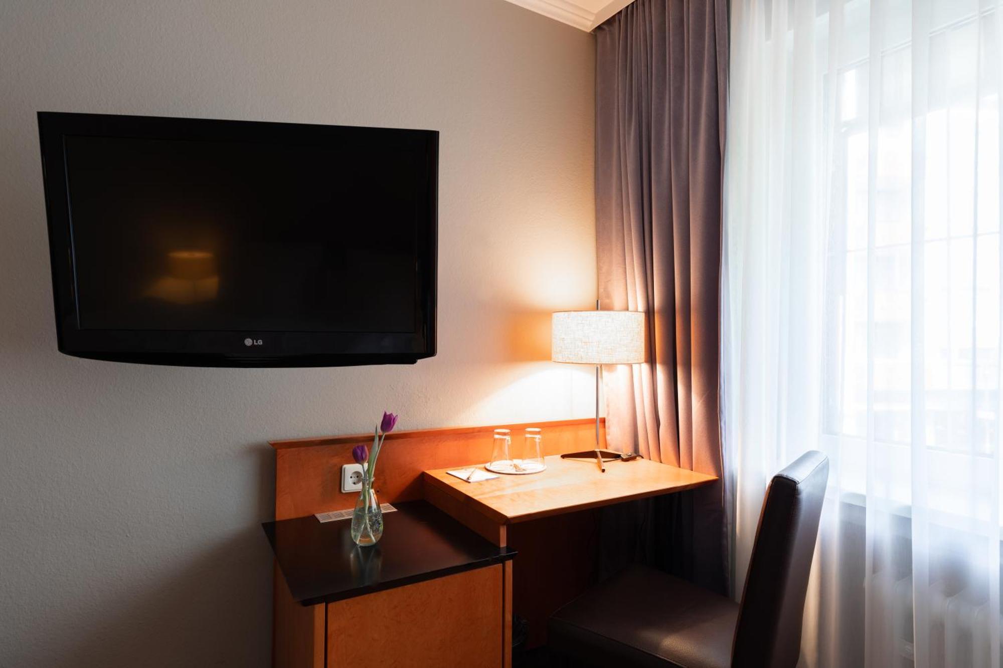 Select Hotel Friedrichshafen Room photo