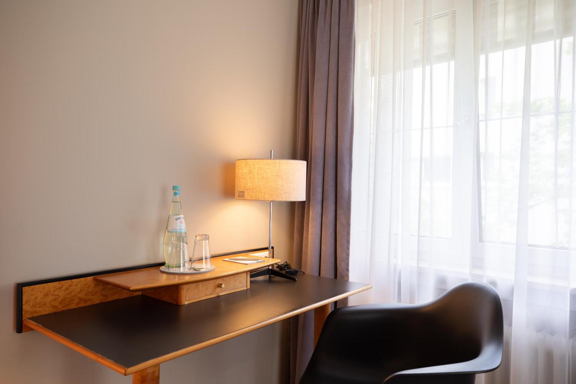 Select Hotel Friedrichshafen Room photo