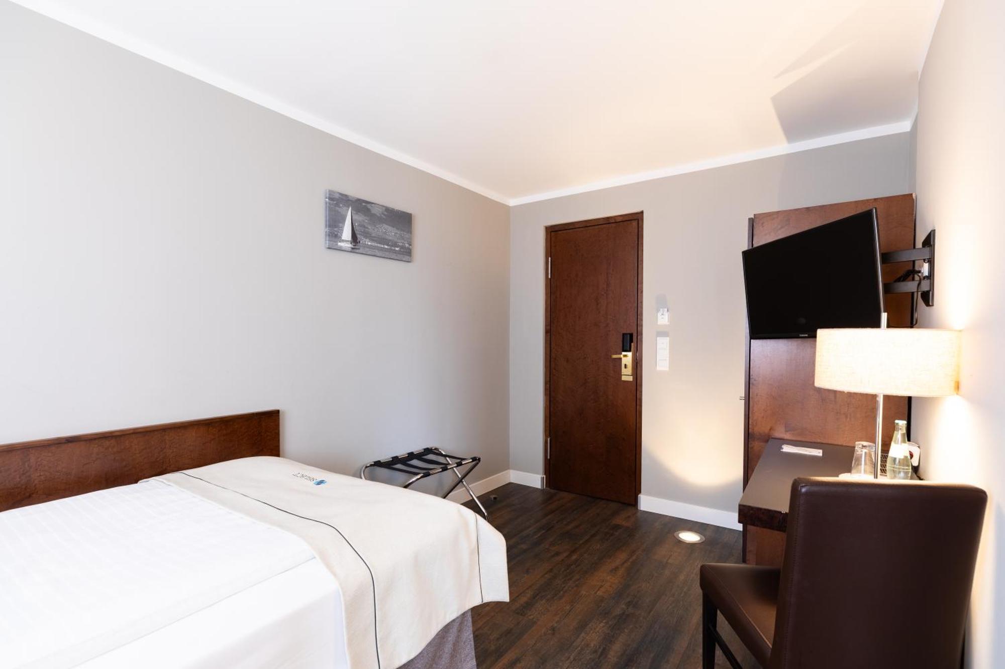 Select Hotel Friedrichshafen Room photo